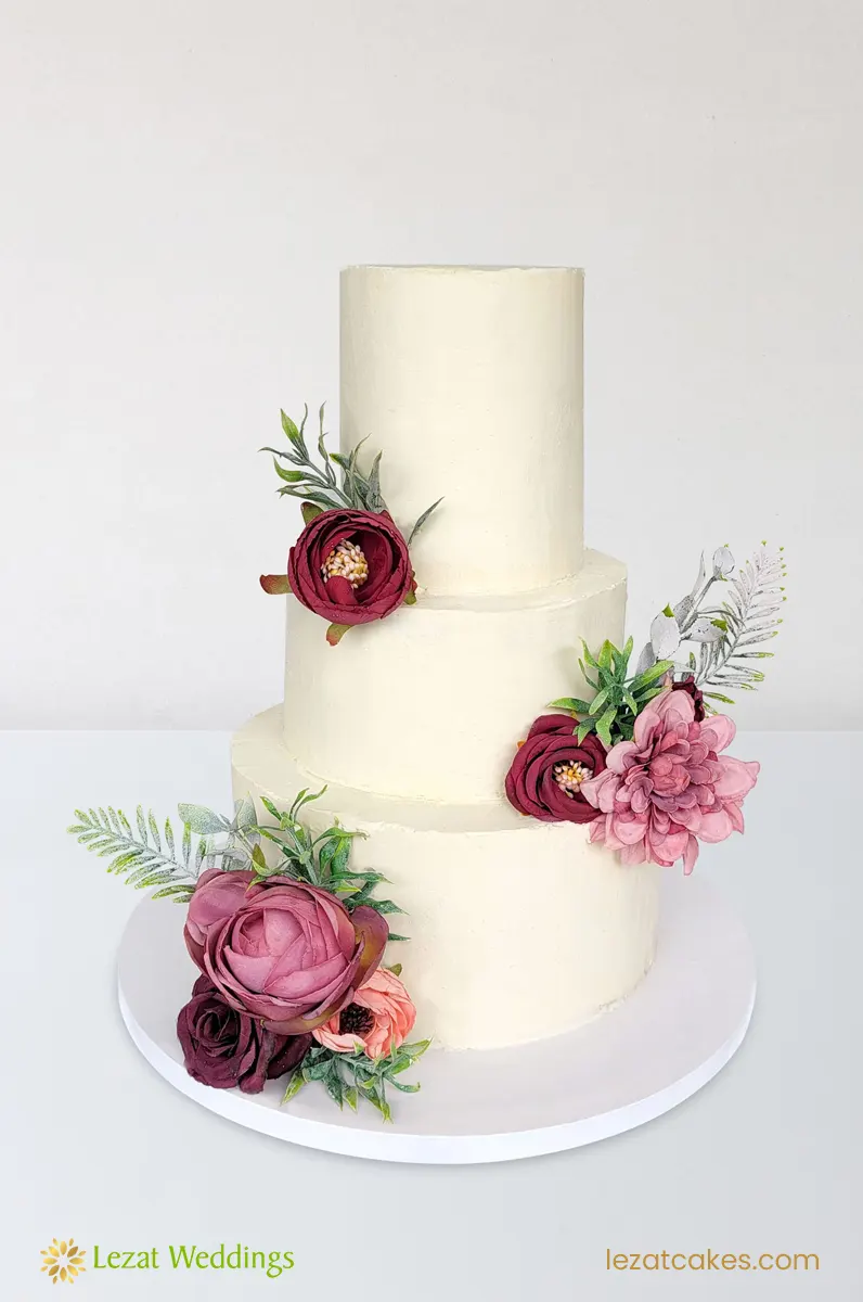 organic wedding cakes and flowers ideas simple elegant from Lezat-Cakes